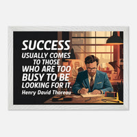 Poster incorniciato con cornice in legno premium e carta opaca premium